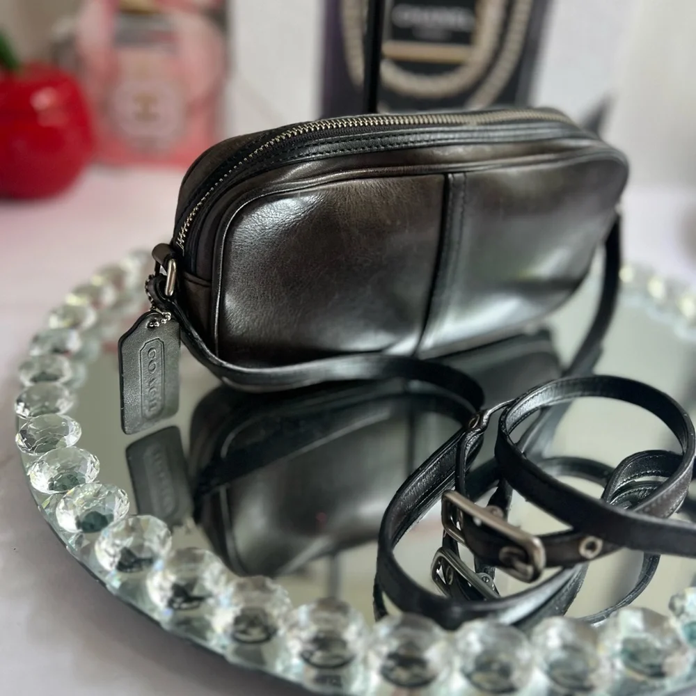 COACH vintage dark brown Leather  crossbody bag